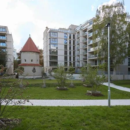 Mucha - With Free Weekend Parking Apartament