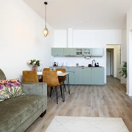 Mucha - With Free Weekend Parking *