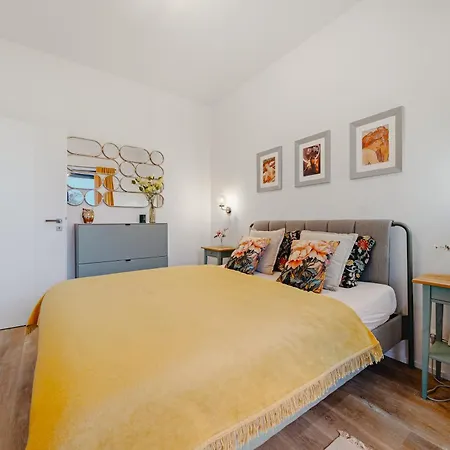 Mucha - With Free Weekend Parking Apartman *