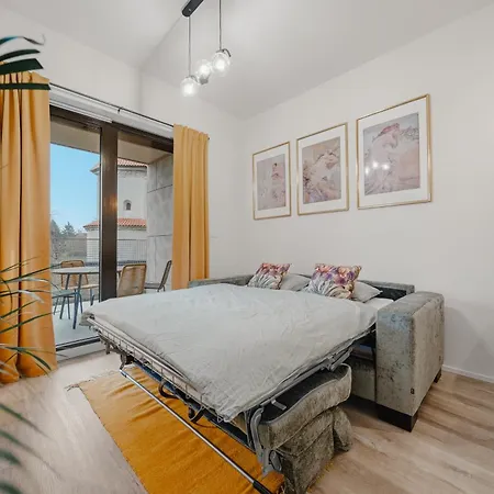 Mucha - With Free Weekend Parking Apartment *
