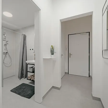 Mucha - With Free Weekend Parking Apartment