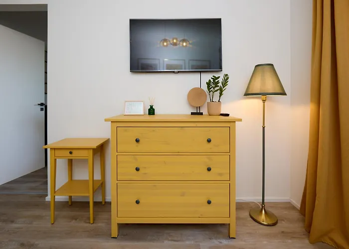 Apartment Mucha - With Free Weekend Parking *