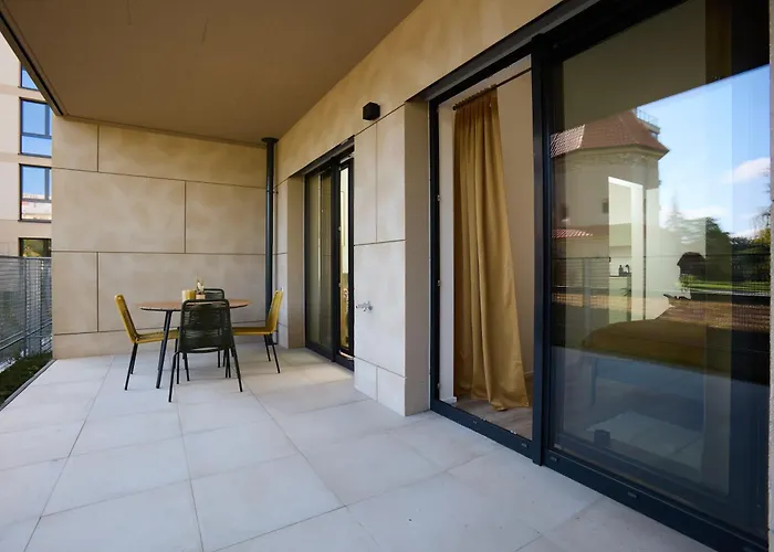 Appartement Mucha - With Free Weekend Parking Praag