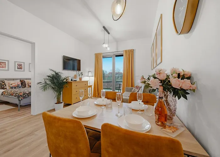 Mucha - With Free Weekend Parking Apartman