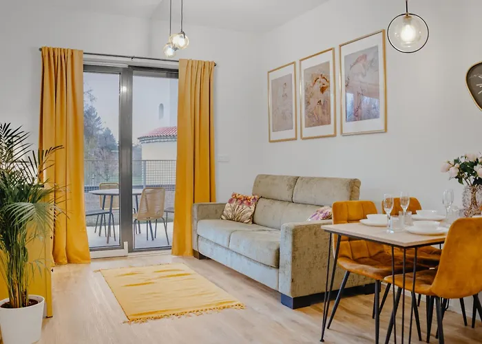 Apartment Mucha - With Free Weekend Parking Prag