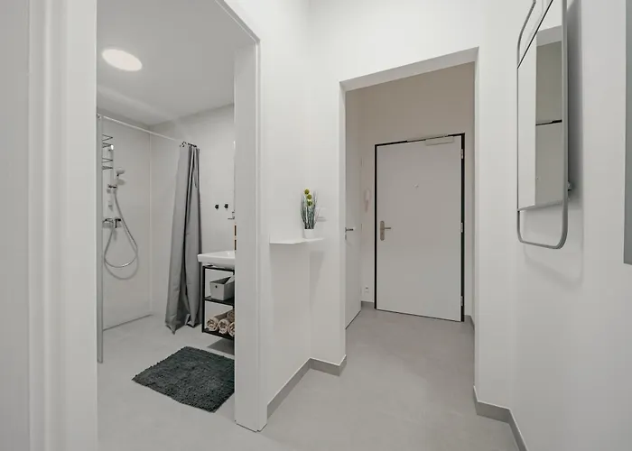 Mucha - With Free Weekend Parking Apartment
